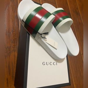 Brand new Men’s Gucci rubber slides ❤️